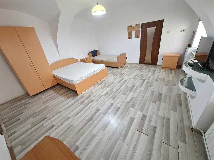 Garsonieră decomandată în Central