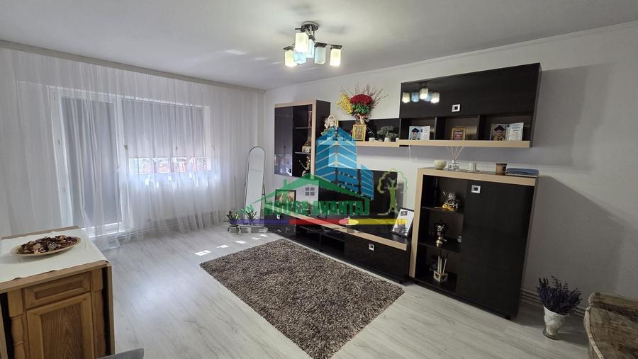 Apartament cu 3 camere decomandat, mobilat în Brăilei