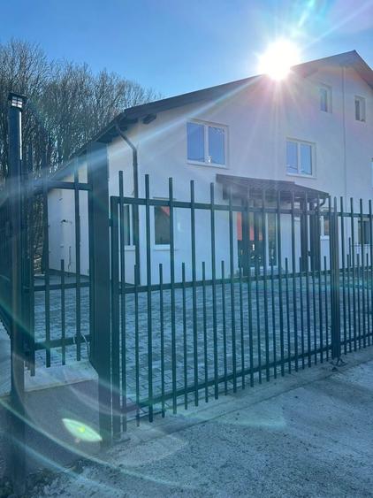 Casă cu 4 camere în Corunca