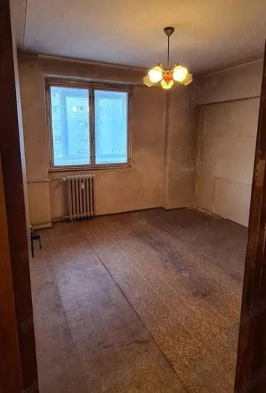 Apartament cu 3 camere decomandat în Lacul Tei