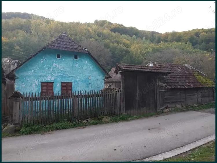 Casă cu 2 camere cu Teren 640 Mp în Tărcăița