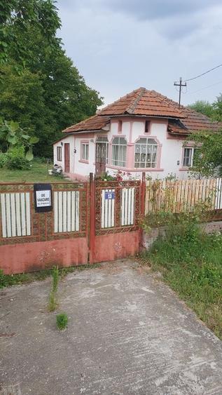 Casă cu 3 camere în Schitu Scoicești