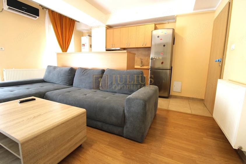 Apartament cu 3 camere decomandat în Girocului
