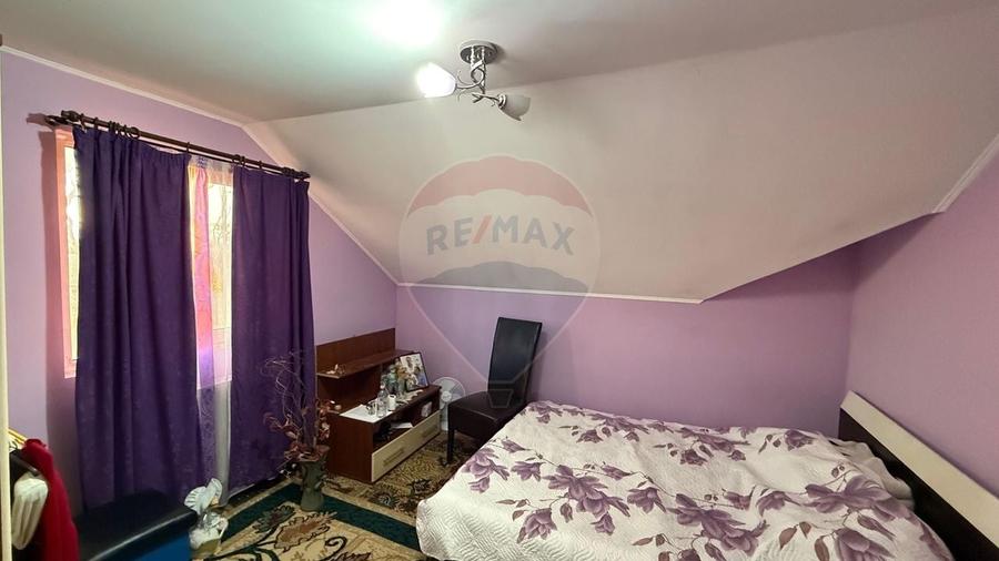 Casă individuală cu 5 camere cu Teren 500 Mp în Est