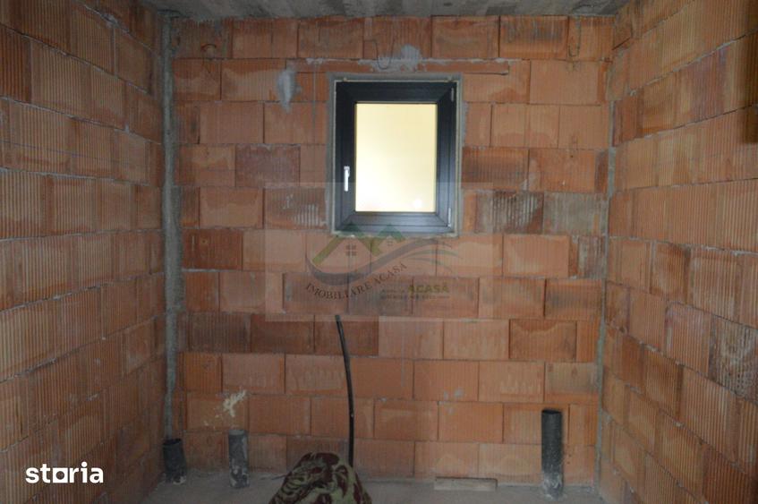 Casă cu 5 camere cu Teren 9700 Mp în Vama