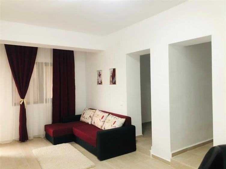 Apartament cu 4 camere decomandat, mobilat în Aeroport