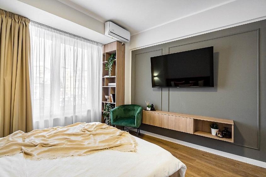Apartament cu 3 camere semidecomandat, mobilat în P-ța Romană