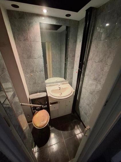 Apartament cu 4 camere semidecomandat, mobilat în Ostroveni
