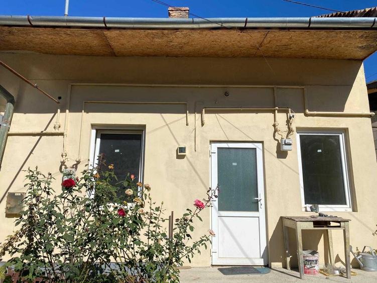 Casă cu 1 camere semidecomandat în Central