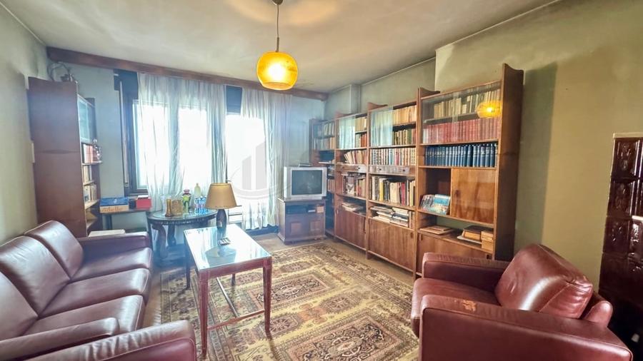 Apartament cu 3 camere decomandat în Calea Victoriei