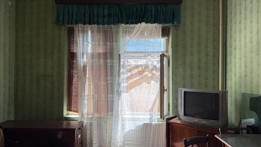 Casă individuală cu 6 camere cu Canalizare în Calea Victoriei