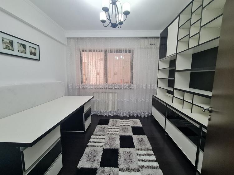 Apartament cu 4 camere decomandat în Herăstrău