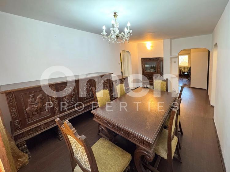 Apartament cu 4 camere semidecomandat, mobilat în Central