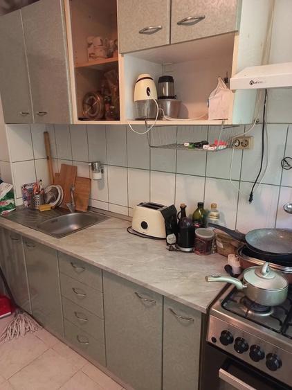 Apartament cu 3 camere semidecomandat în Drumul Taberei