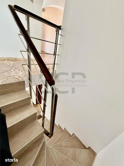Casă cu 5 camere cu Teren 240 Mp în Apărătorii Patriei