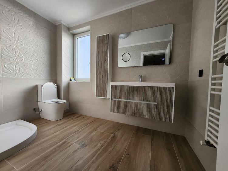 Casă individuală cu 4 camere cu Canalizare în Cetate