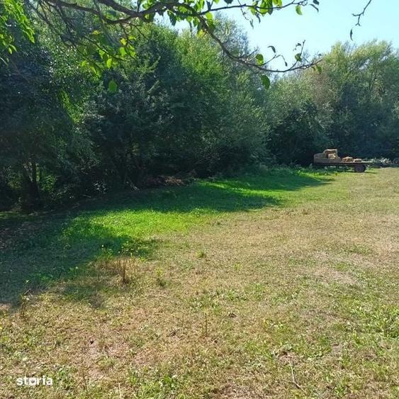 Teren de 7100 mp, în Girov