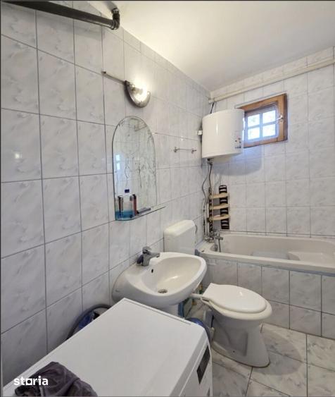 Apartament cu 2 camere semidecomandat, mobilat în Central