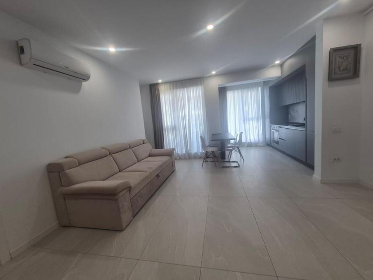 Apartament cu 3 camere semidecomandat, mobilat în Pipera