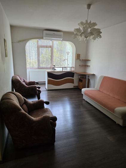 Apartament cu 2 camere semidecomandat în Brazda lui Novac