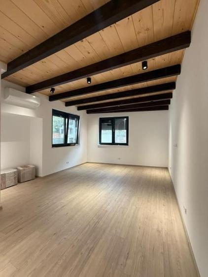 Casă cu 3 camere cu Canalizare în Banu Manta