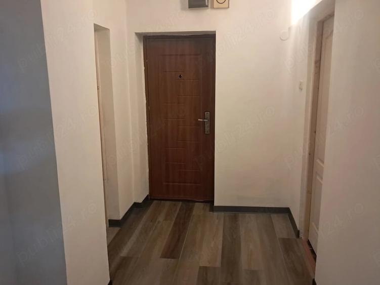 Apartament cu 3 camere decomandat în Crișan