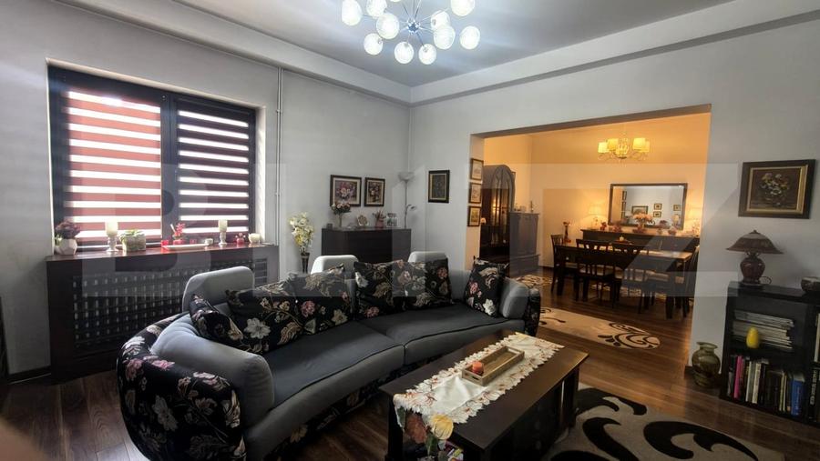 Casă individuală cu 8 camere cu Canalizare în Ultracentral