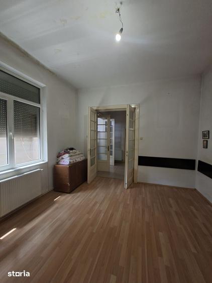 Casă cu 5 camere cu Teren 150 Mp în Gara de Nord