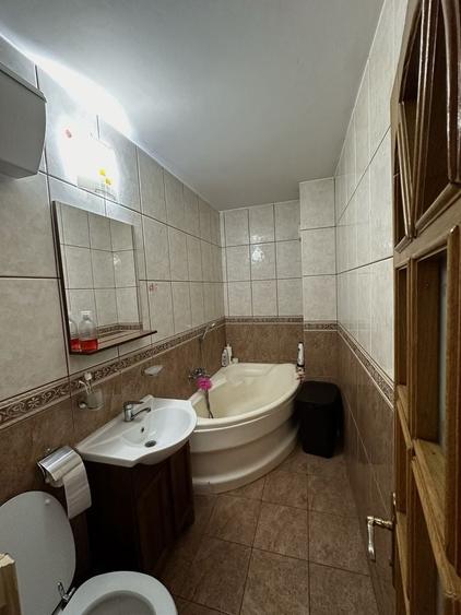 Apartament cu 4 camere decomandat în Km 4