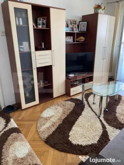 Apartament cu 3 camere semidecomandat, mobilat în Botizului
