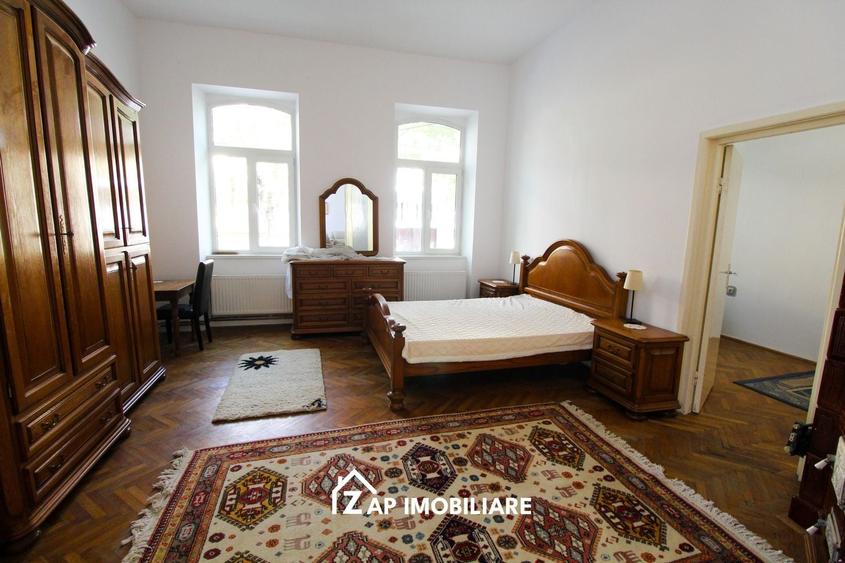 Casă individuală cu 5 camere cu Canalizare în Central