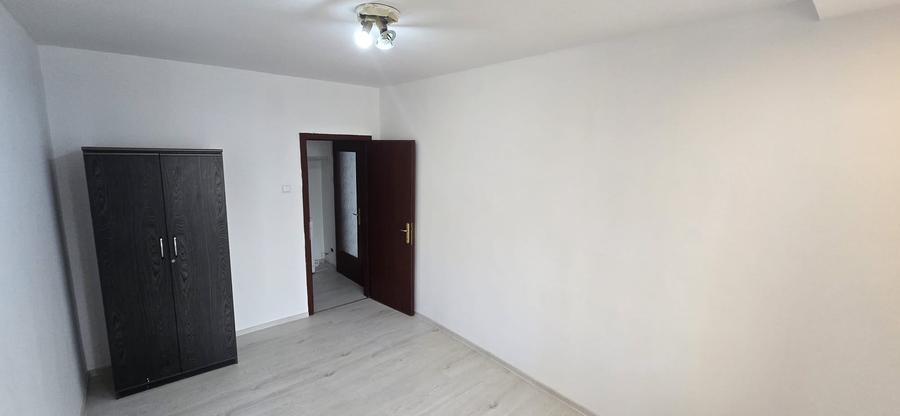 Apartament cu 2 camere semidecomandat, mobilat în P-ța Universității