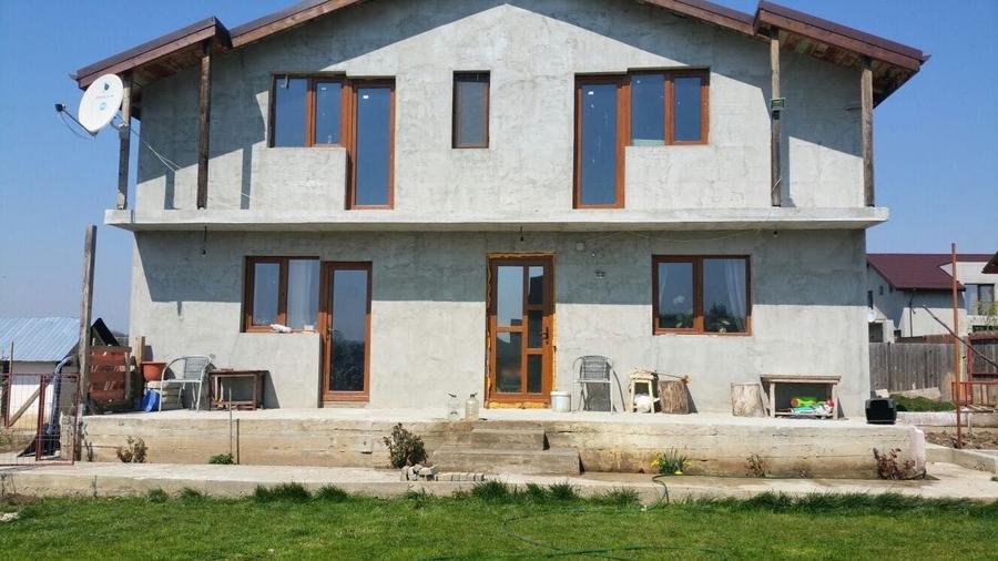 Casă cu 4 camere în Brănești