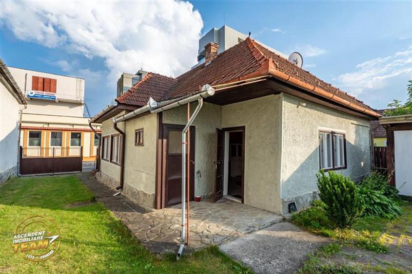 Casă individuală cu 2 camere cu Canalizare în Central