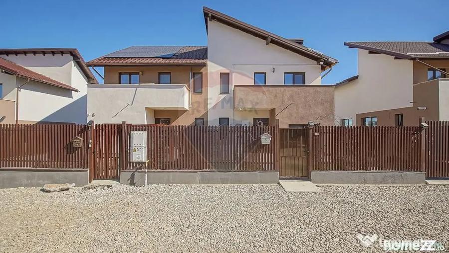 Casă cu 4 camere cu Teren 250 Mp în Noua
