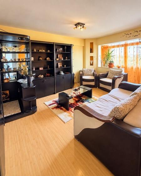 Apartament cu 2 camere decomandat în 1 Mai
