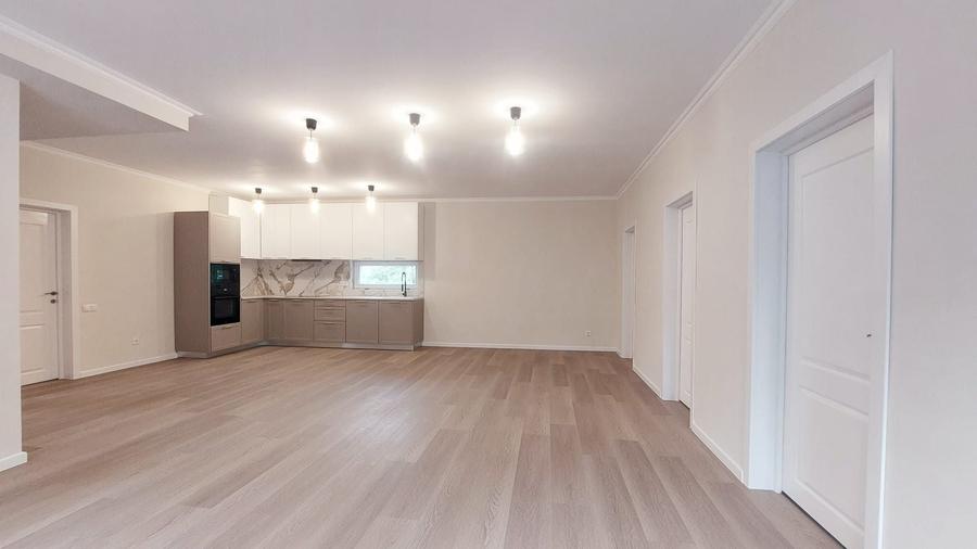 Casă cu 3 camere cu Teren 453 Mp în Central