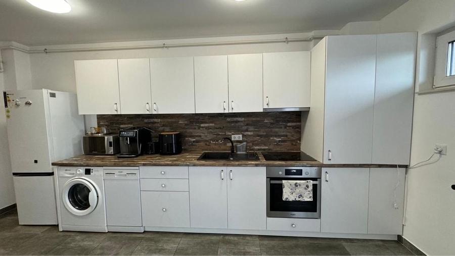 Apartament cu 3 camere decomandat în Exterior Vest