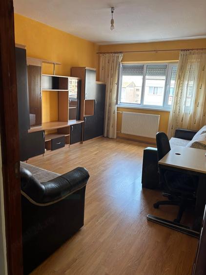 Garsonieră decomandată în Rogerius