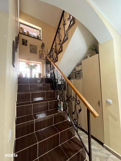 Casă cu 5 camere cu Teren 250 Mp în Berceni