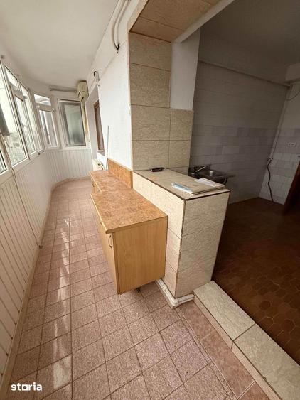 Apartament cu 3 camere în Zăvoaia