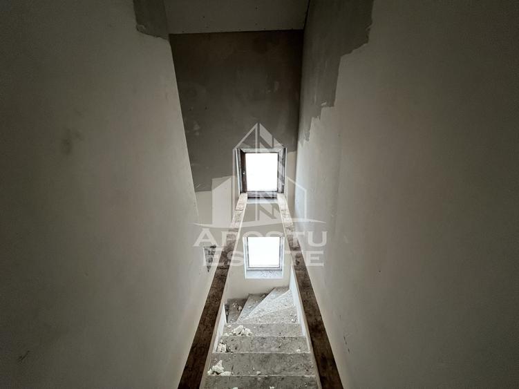 Duplex cu 4 camere cu Canalizare în Covaci