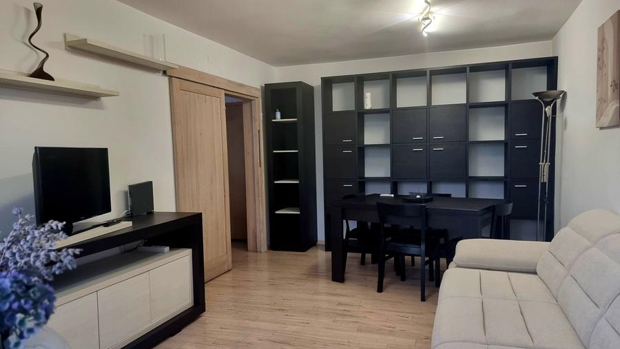 Apartament cu 3 camere decomandat în 1 Mai