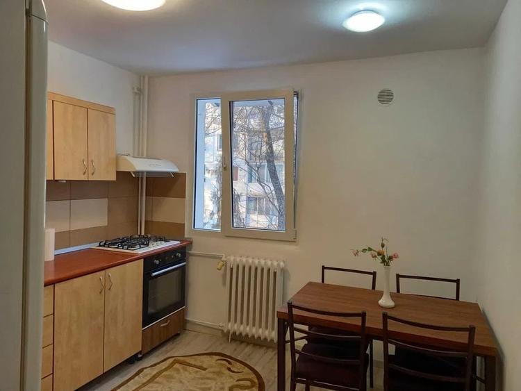 Apartament cu 2 camere decomandat, mobilat în Brâncoveanu