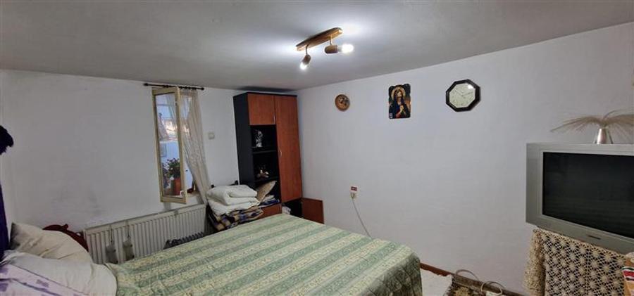Casă individuală cu 11 camere cu Canalizare în Exterior Vest