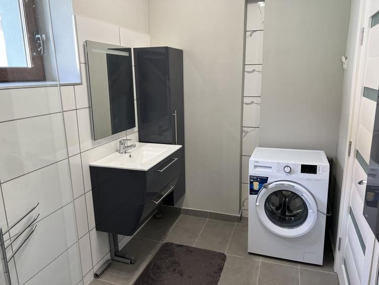 Casă individuală cu 3 camere cu Canalizare în Central