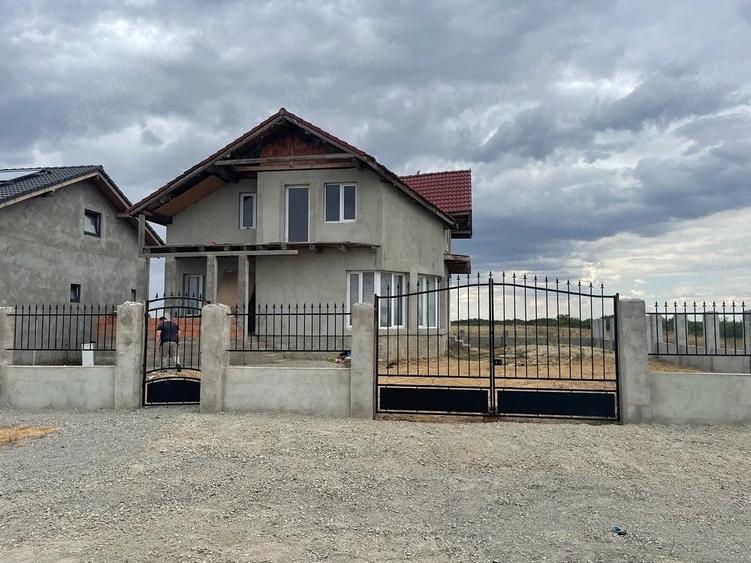 Casă cu Teren 598 Mp în Mândruloc
