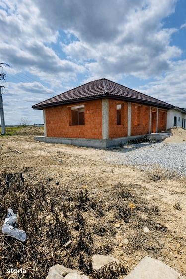 Casă cu 3 camere cu Teren 500 Mp în Sânmartin
