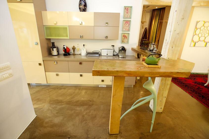 Apartament cu 5 camere decomandat, mobilat în Central