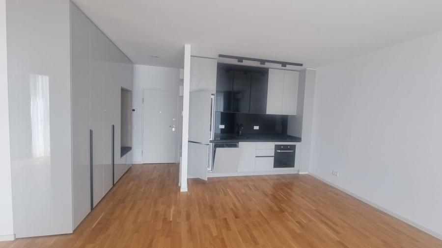 Apartament cu 4 camere decomandat în Băneasa